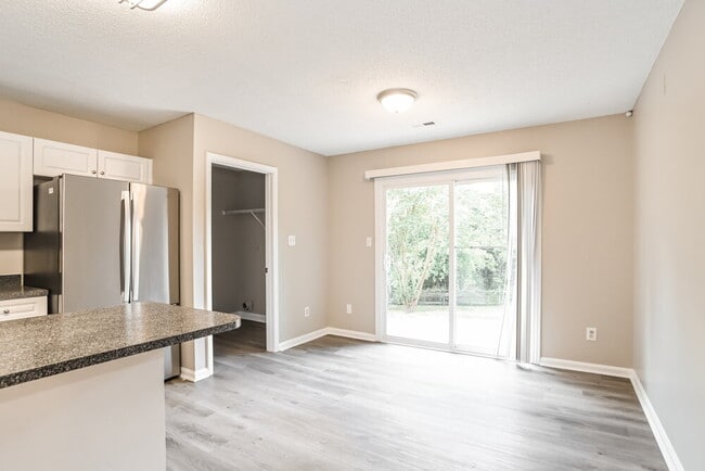 Building Photo - 941 Milkwood Ln