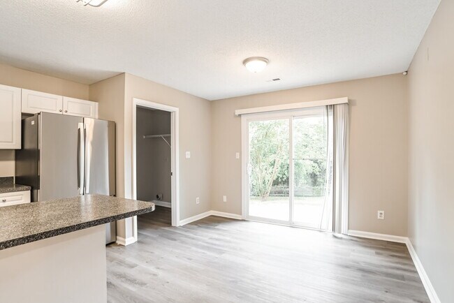 Foto del edificio - 941 Milkwood Ln