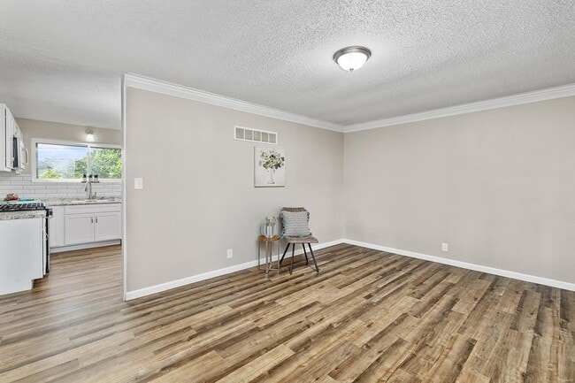 Building Photo - 540 Humes Ln