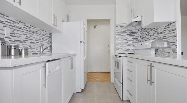 Building Photo - Central Park Place (B)