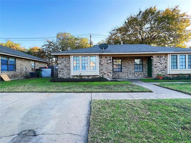 Primary Photo - 1726 Justin Lyn St