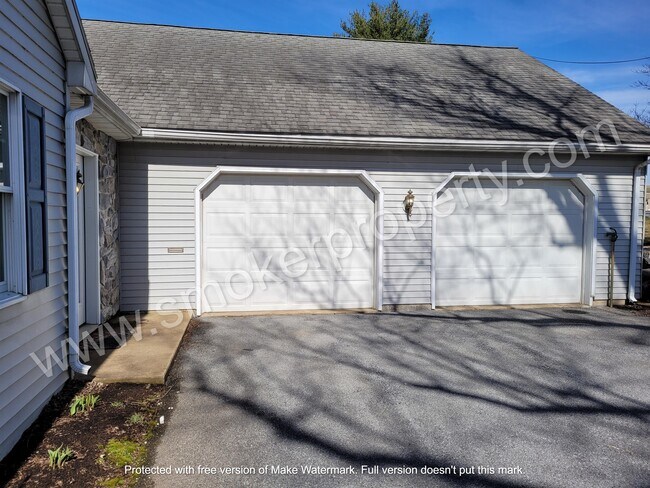 Building Photo - 210 Pfautz Hill Rd
