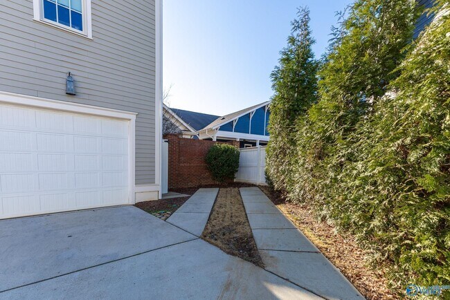 Foto del edificio - 32 Hillcrest Ave NW