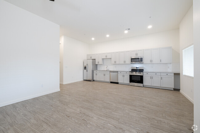 Interior Photo - North Glen 38