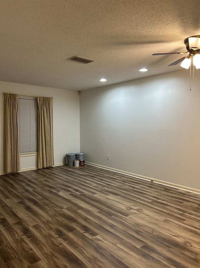 Foto del edificio - 403 Remington Ave