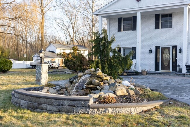 Building Photo - Sophisticated 4 bedroom Home in Coram for rent.