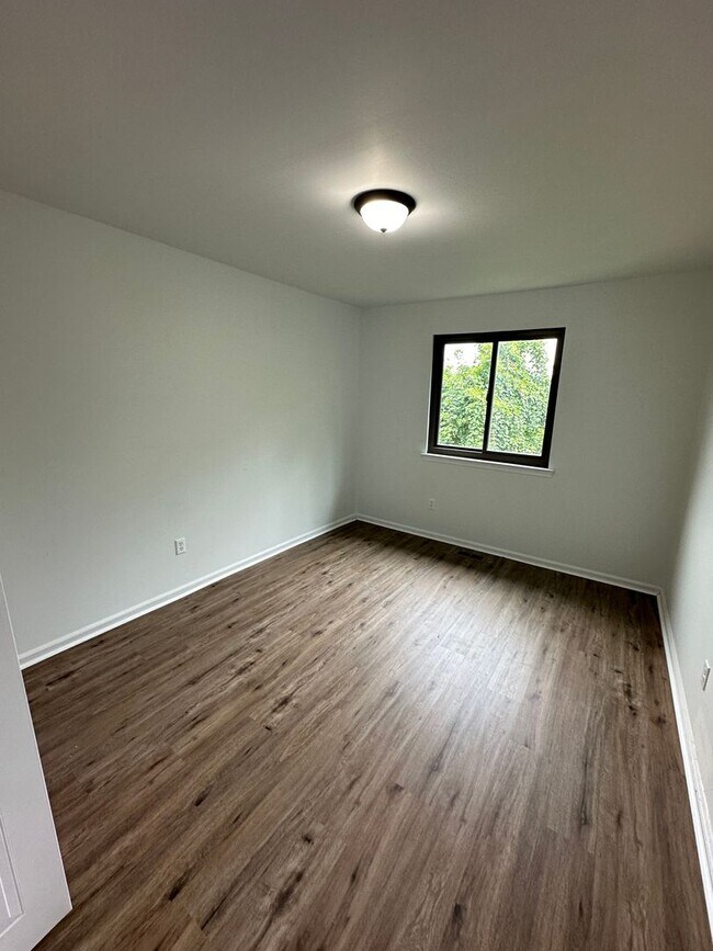 Foto del edificio - Village Shires Townhome completely Renovated 3 Beds 1.5 Bath Available 9/1