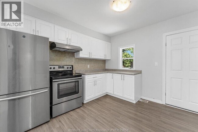 Photo du bâtiment - 649 Bridge Ave