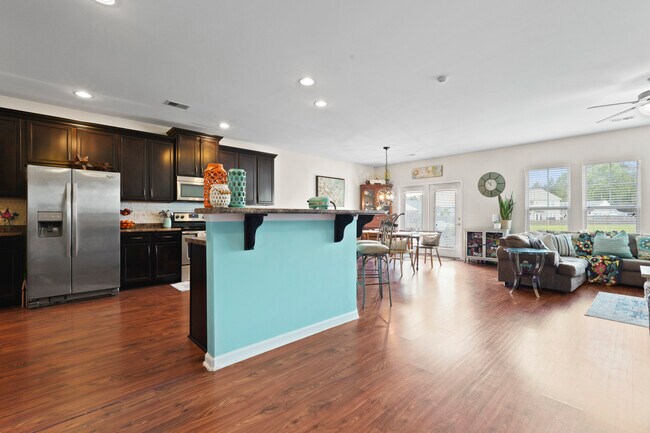 Building Photo - 18 Millwood Lake Dr