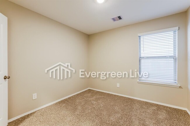 Foto del edificio - 10011 Lavender Ln