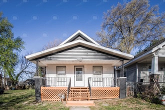 Building Photo - 812 Monroe Ave