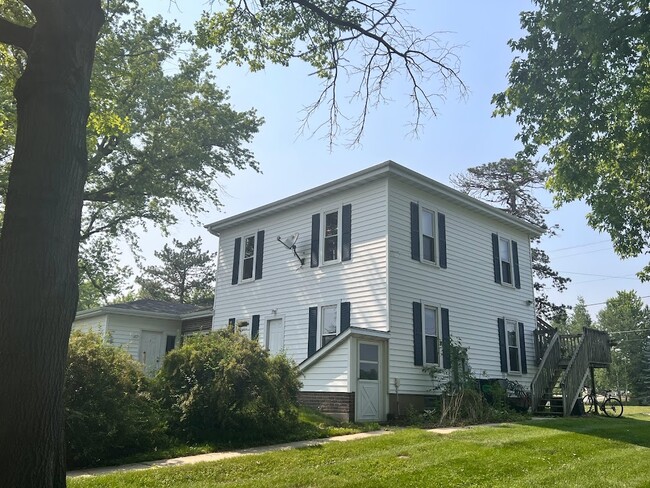 Building Photo - 5212 Lincoln Way