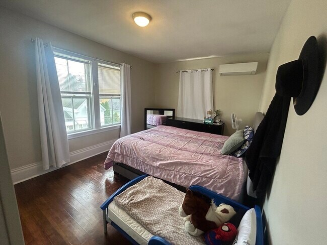 Building Photo - 88 Clark St