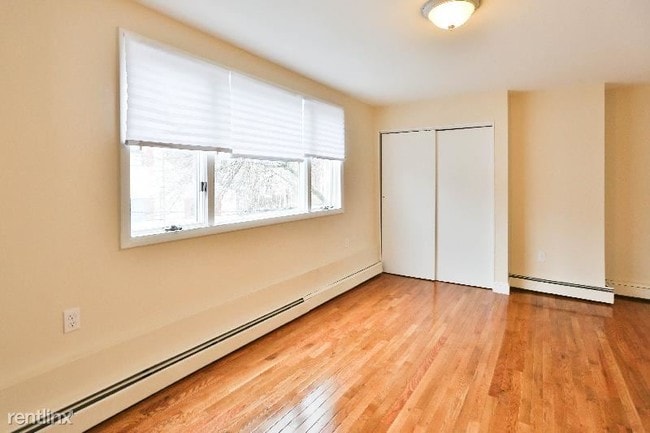 Building Photo - 204 Falcon St