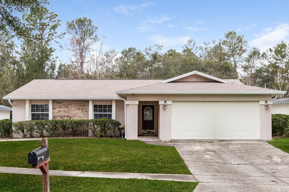 Primary Photo - 996 Papaya Ln