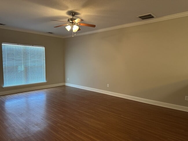 Building Photo - 273 Vining Way