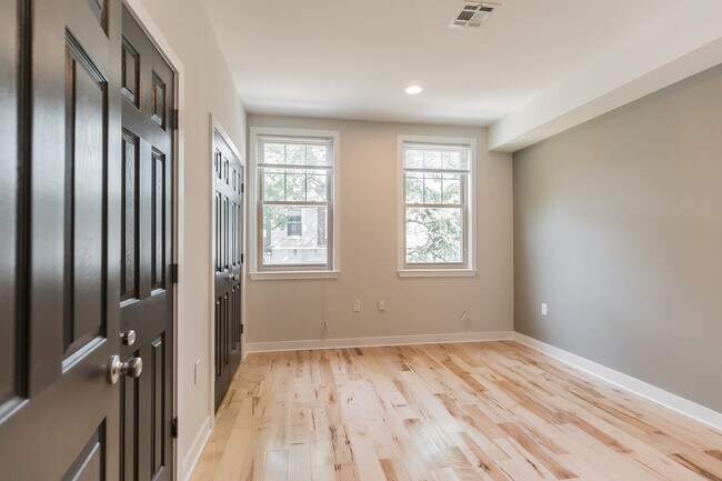 Foto del edificio - 1245 N Myrtlewood St