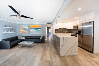 Building Photo - 922 Flanders T