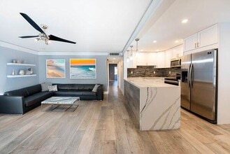 Building Photo - 922 Flanders T