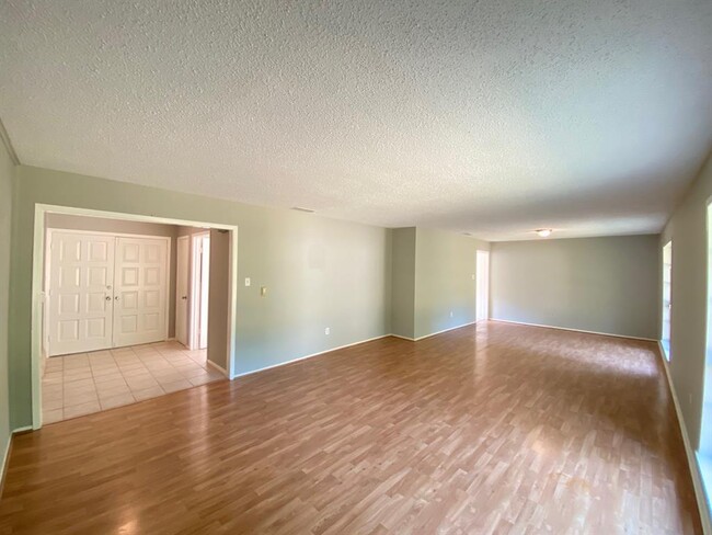Building Photo - 410 Cordell Dr