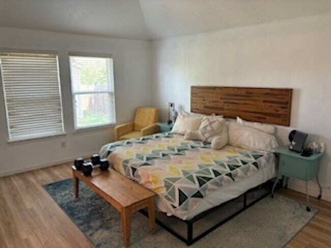 Building Photo - 3 Bedroom Single Family Home in Fort Worth