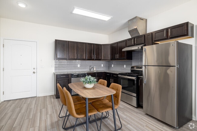2BR, 2BA - 850SF - Kitchen - 510 Hamilton