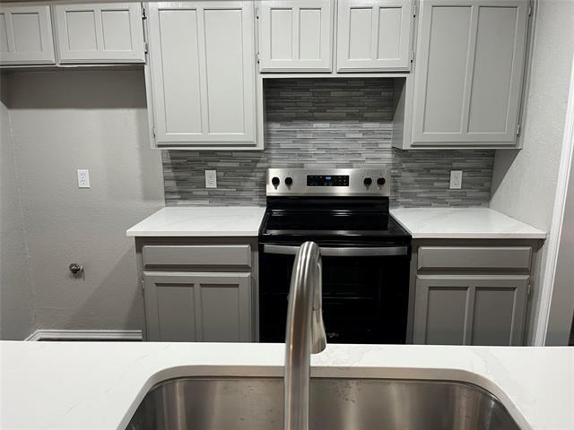 Building Photo - 2431 Kingsford Ct