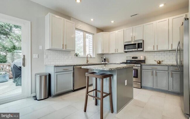 Building Photo - 5100 Ballycastle Cir