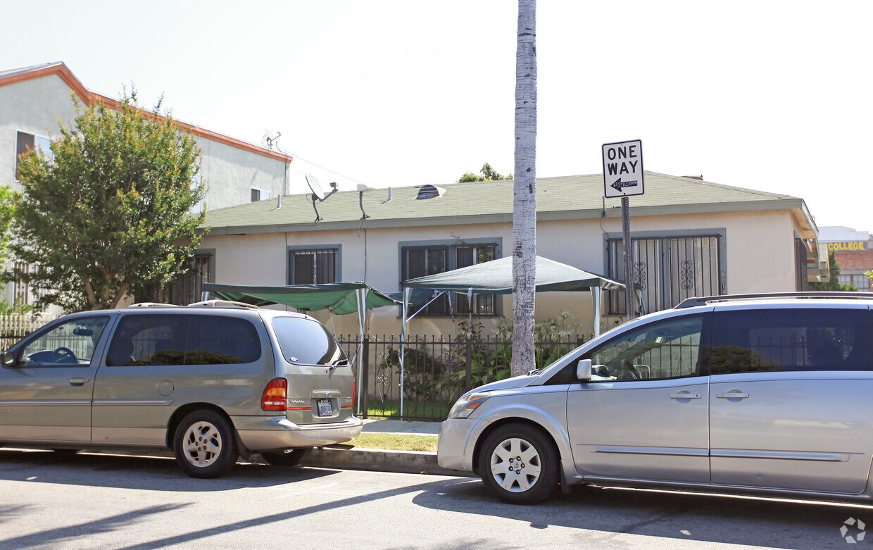 Foto del edificio - 6814 Rugby Ave