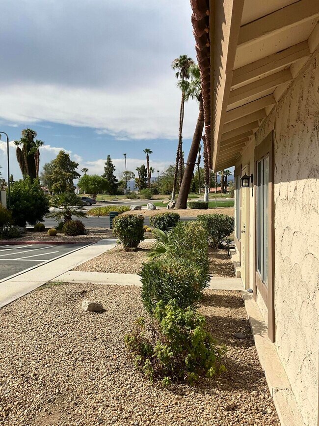 Foto del edificio - 82075 Country Club Dr