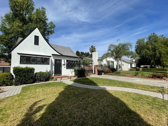 Building Photo - 4621 Sunnyside Dr