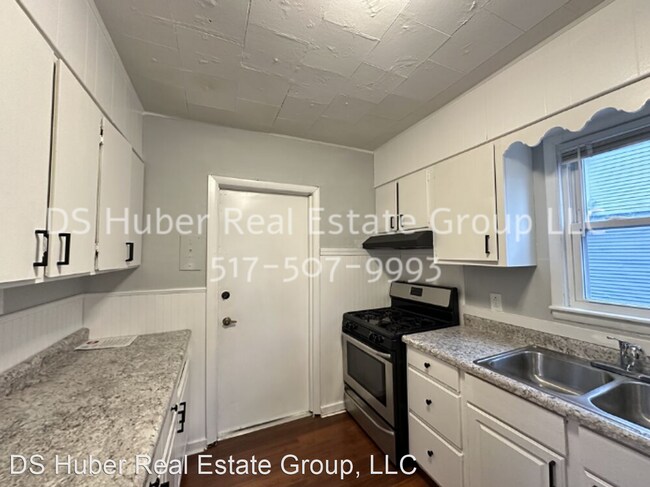 Building Photo - 3 br, 1 bath House - 1130 E Kalamazoo Ave
