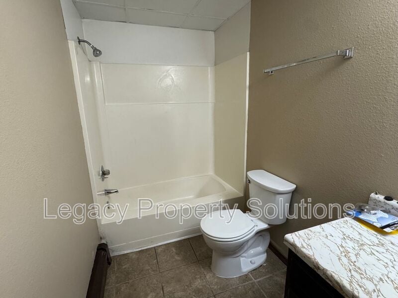 Primary Photo - 1011 S 3rd St