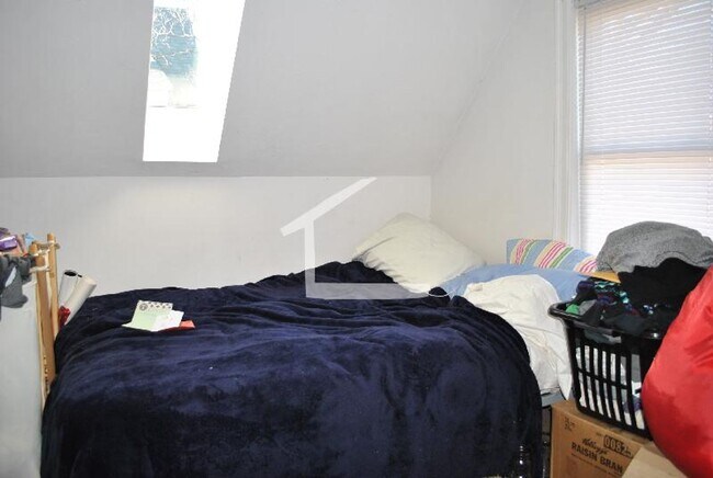 Foto del edificio - Desirable BU Location. Walk to School. Spa...