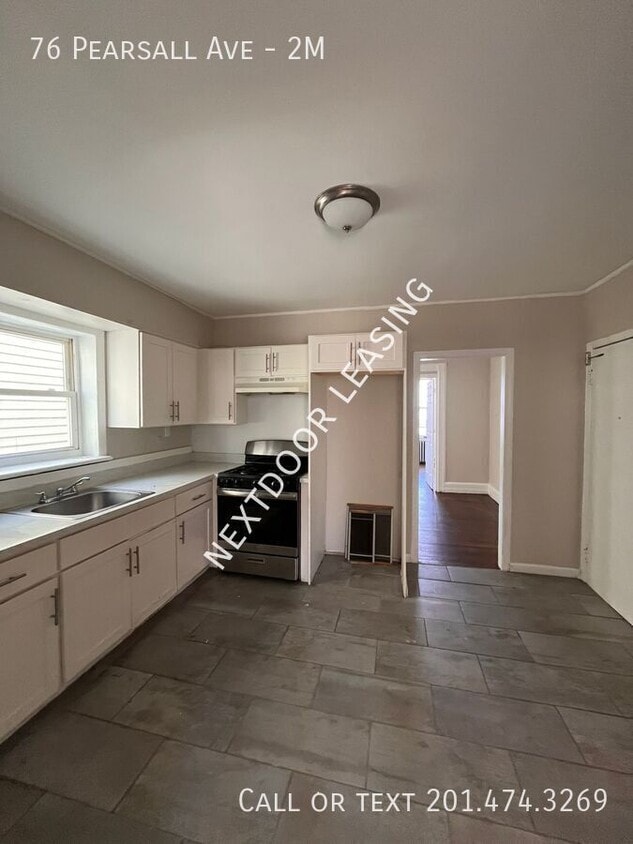 Foto principal - 76 Pearsall Ave