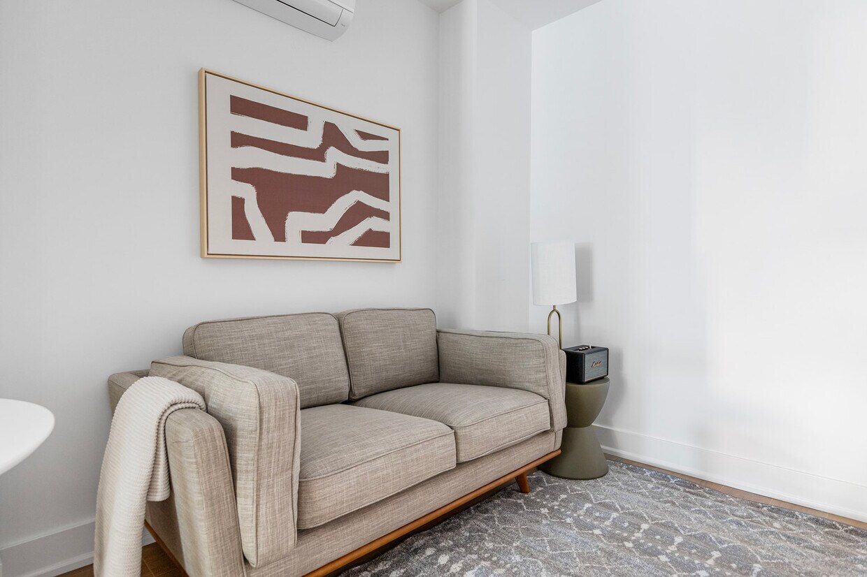 Foto principal - 307 W 39th St