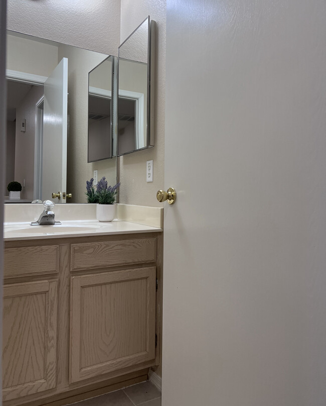 Upstairs Bath - 10101 N 91st Ave