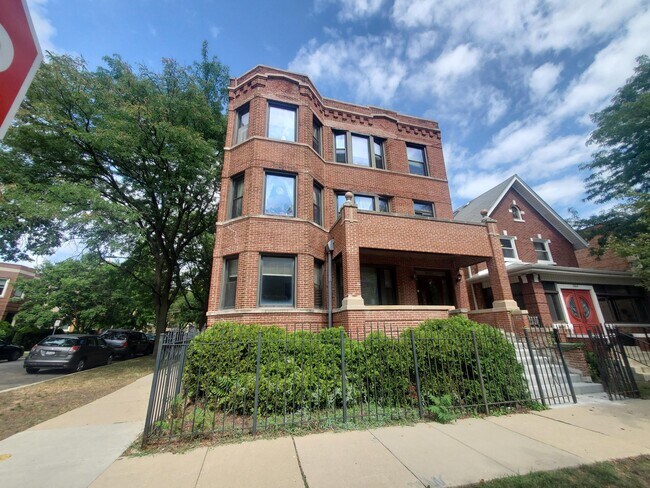 Building Photo - 2109 N Richmond St