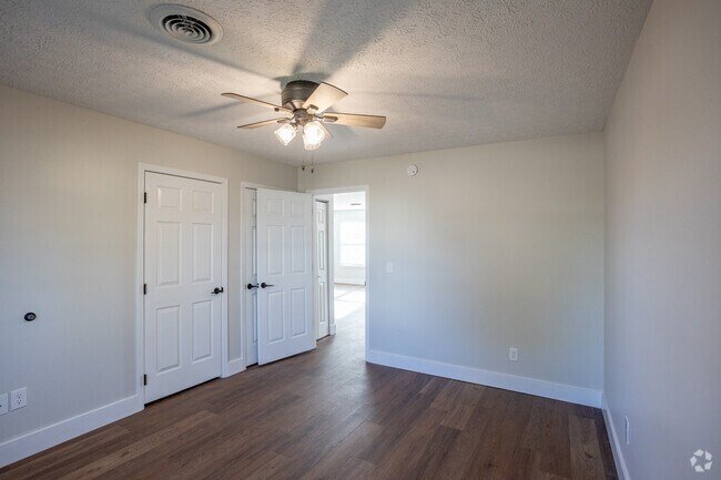 2 habitaciones, 1 baño - 850 pies cuadrados - Dormitorio principal - Sunnydale Acres - 2 Bed, 1 Bath - NO WAITLIST