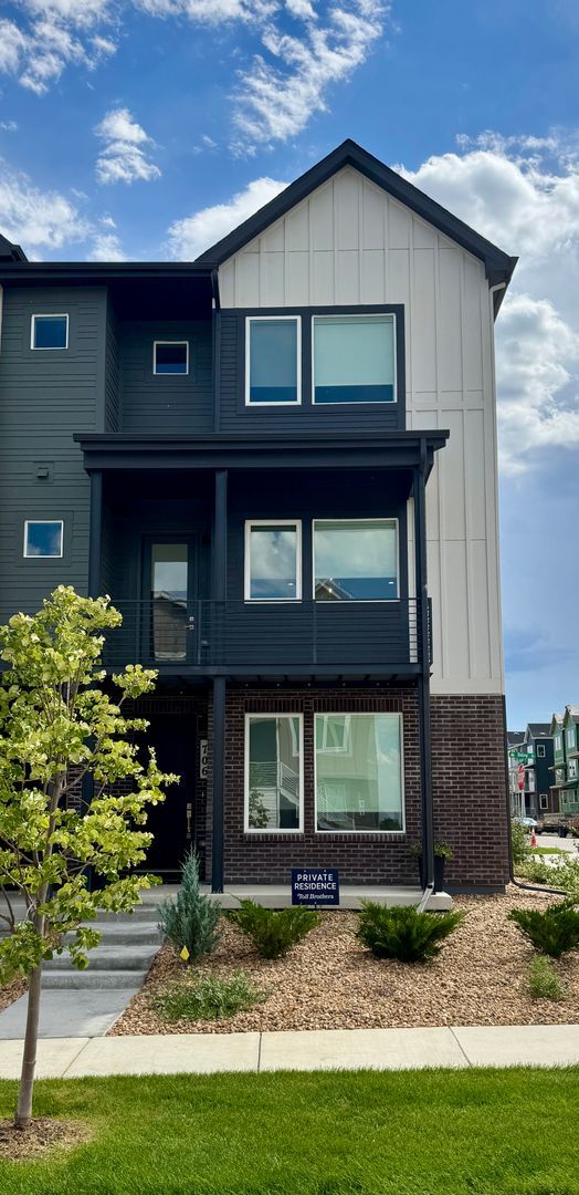 Building Photo - 706 Saddle Dr