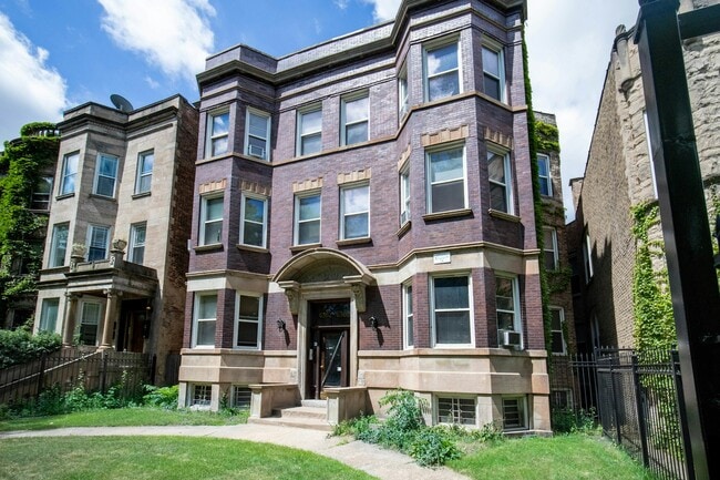 Building Photo - 6360 S Greenwood Ave