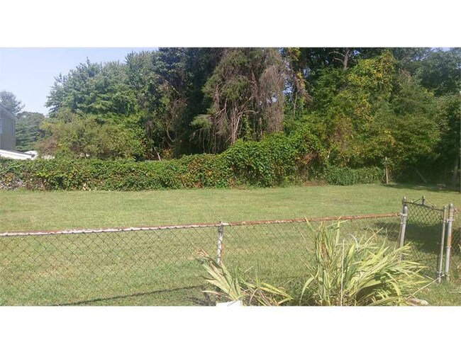 Foto del edificio - 8821 Fort Smallwood Rd