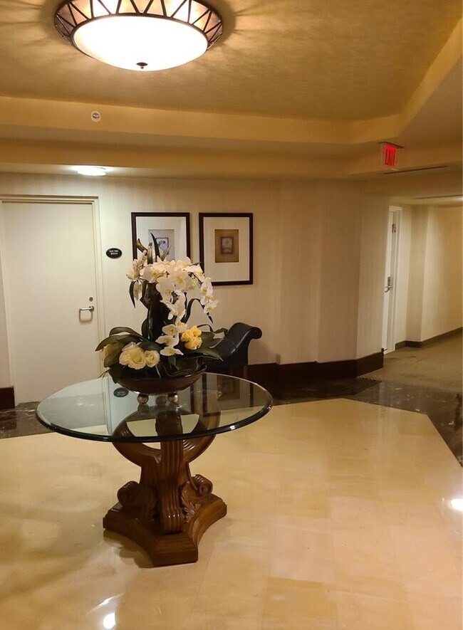 Foto del edificio - 19501 W Country Club Dr