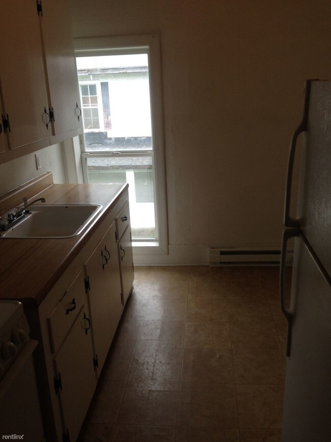 Building Photo - 1 br, 1 bath Apartment - 101 N Maple St Apt 4