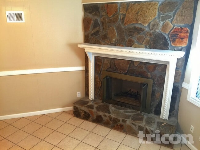 Building Photo - 200 Gage Ct