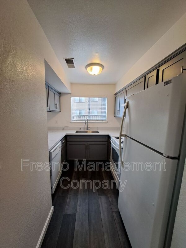 Building Photo - 3302 W Shields Ave