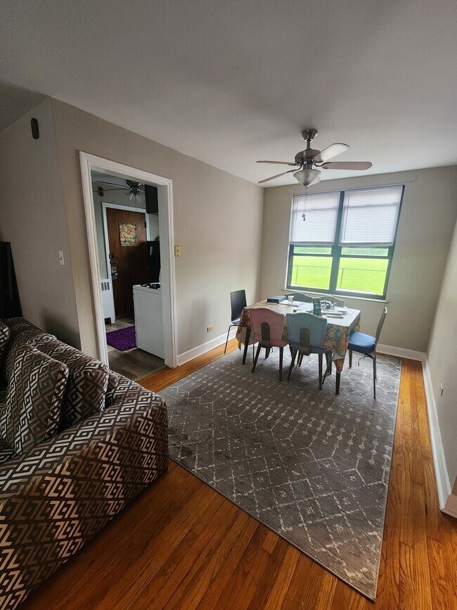 Foto del edificio - 7367 N Winchester Ave