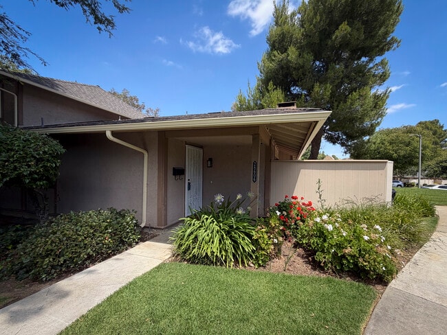 Building Photo - 28606 Conejo View Dr