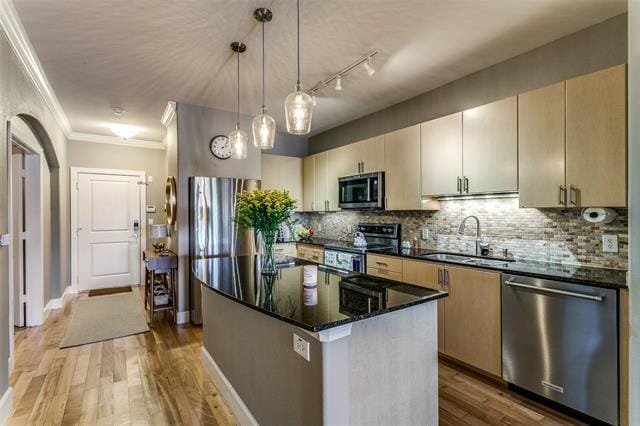 Building Photo - 3818 Holland Ave