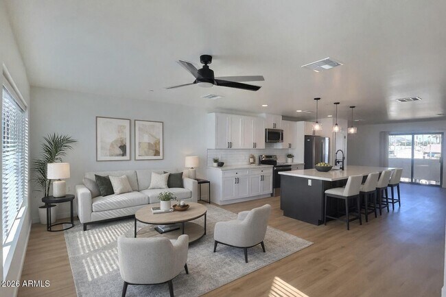 Foto del edificio - 2502 E Paradise Ln